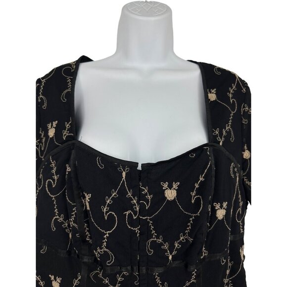 Lane Bryant Short Sleeve Sweetheart Neck Embroidered Sheer Net Top Size 18/20 - Picture 4 of 7